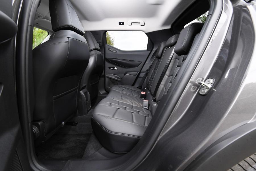 Интерьер DS 3 Crossback Prestige 2019 года  (UK) (фото 16 из 20)